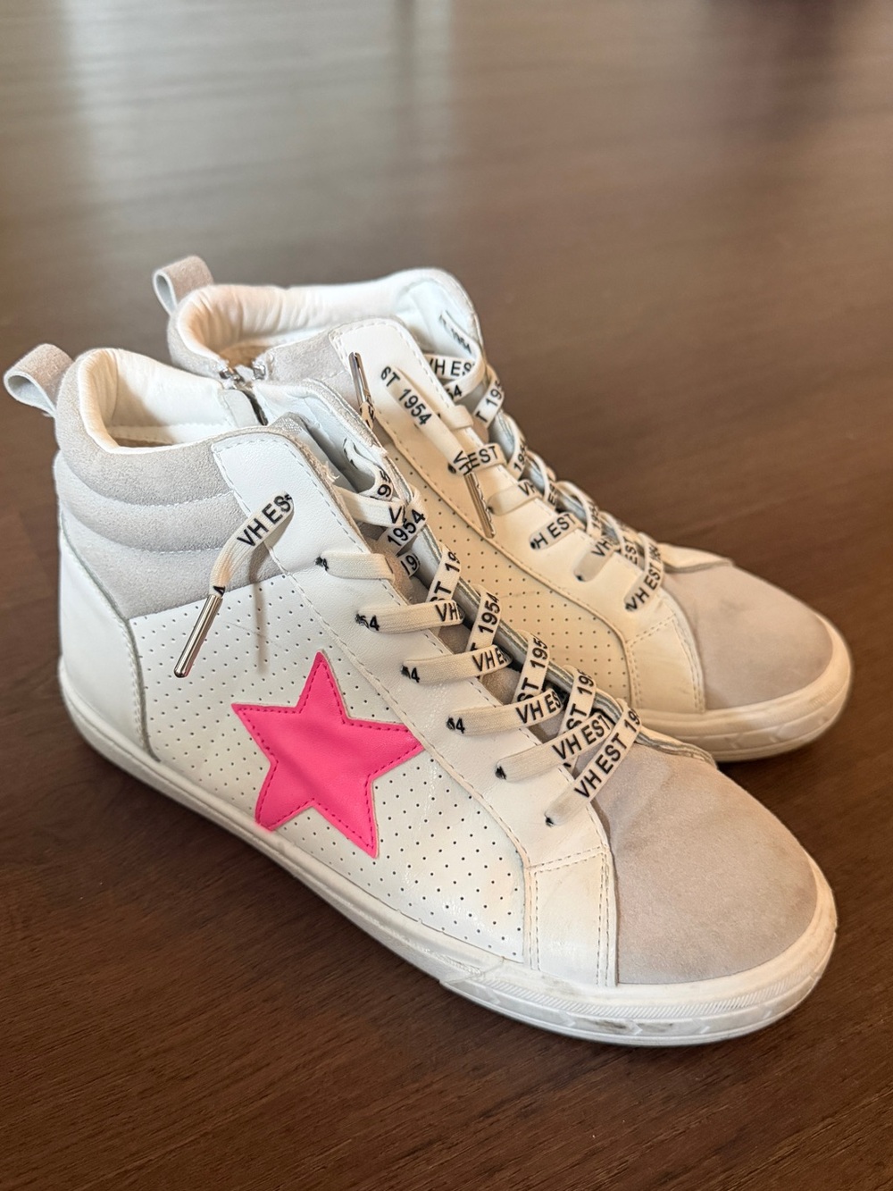 Vintage Havana White High-Top Sneakers with Pink Star Accent